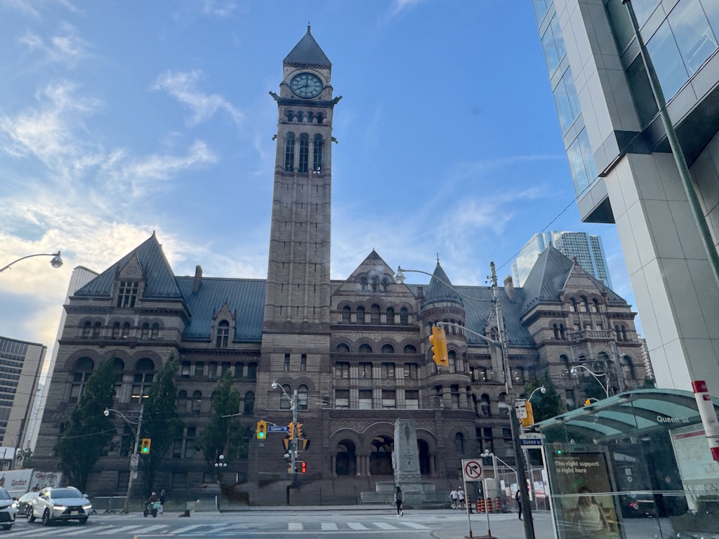 Toronto Old City Hall (Eski Belediye Binası)