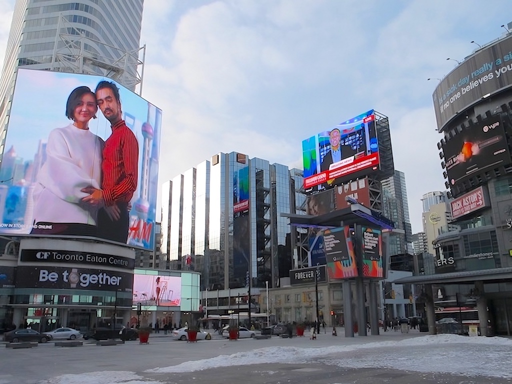 Yonge / Dundas Square
