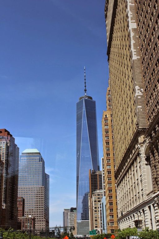 Özgürlük Kulesi görülüyor