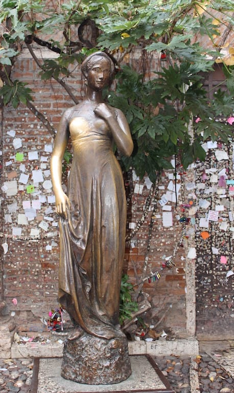 Juliet'in evi - Juliet heykeli