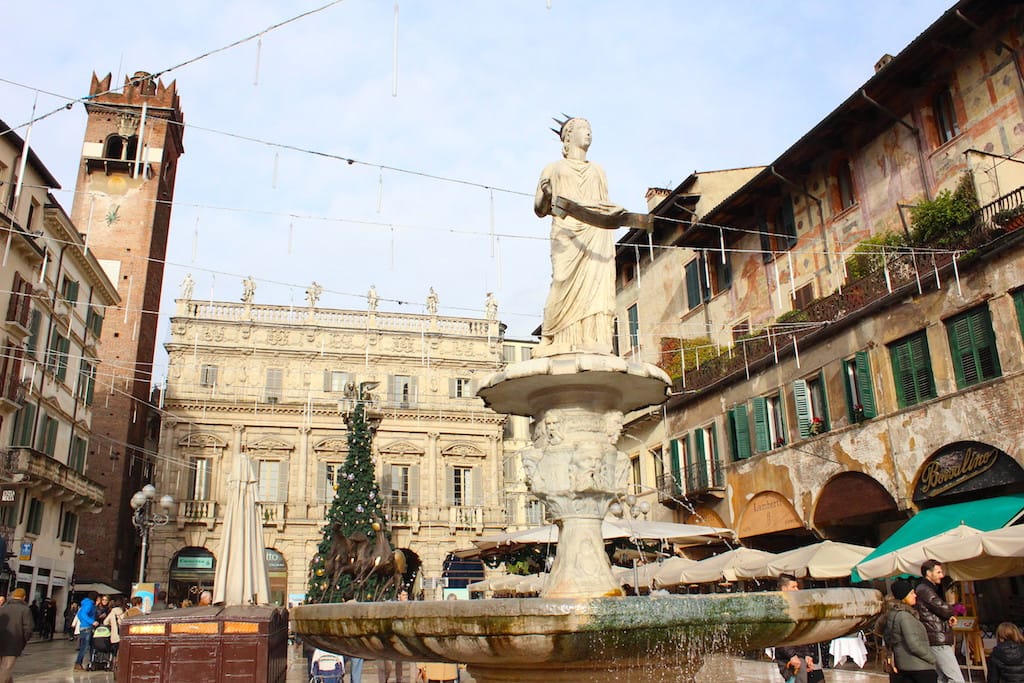 Verona - Piazza del Erbe (Erbe Meydanı)