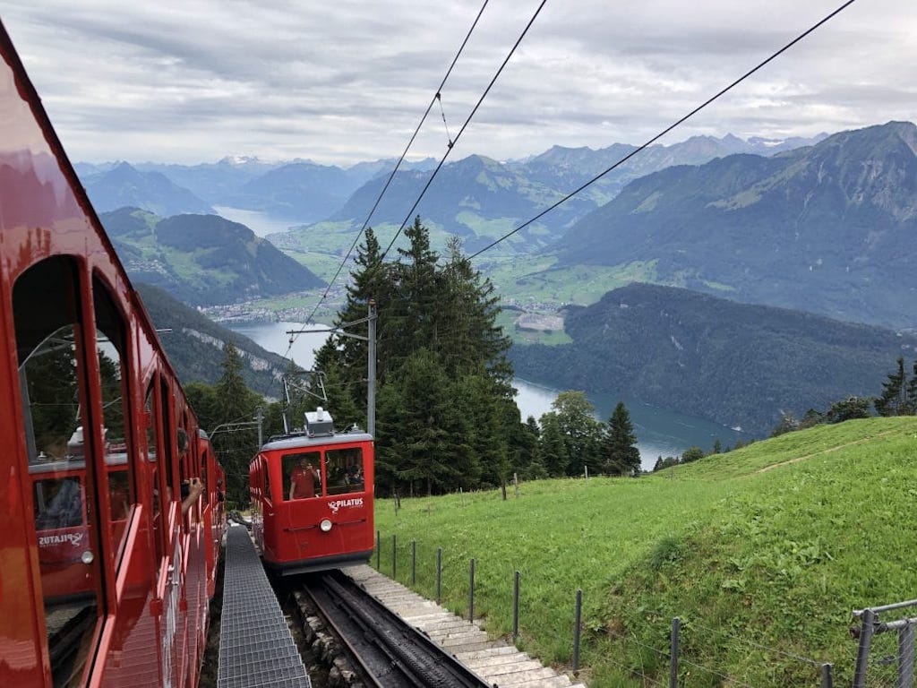 Pilatus Dağı ve dünyanın en dik (48 derecelik) tren sistemi