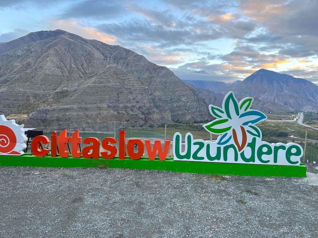 Uzundere