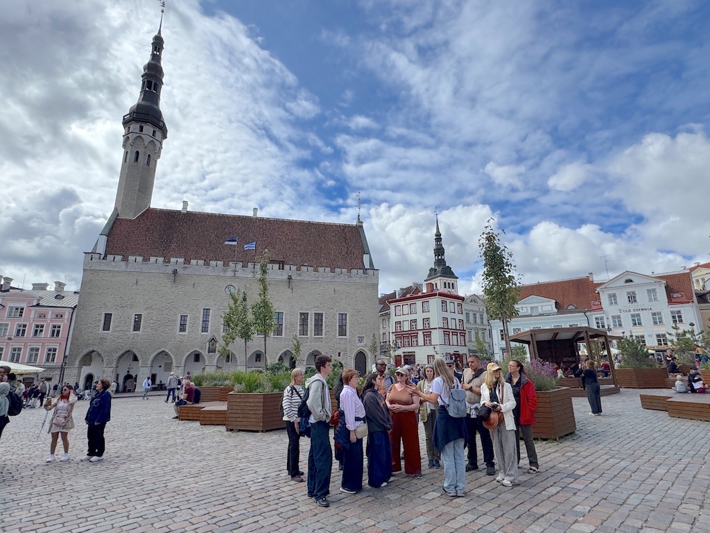 Raekoja Plats (Town Hall Square - Belediye Sarayı Meydanı) ve Belediye Sarayı