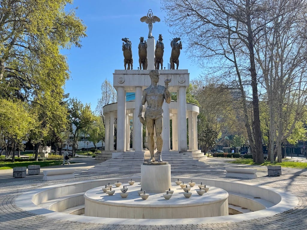 Düşmüş Kahramanlar Anıtı (Monument of Fallen Heroes)
