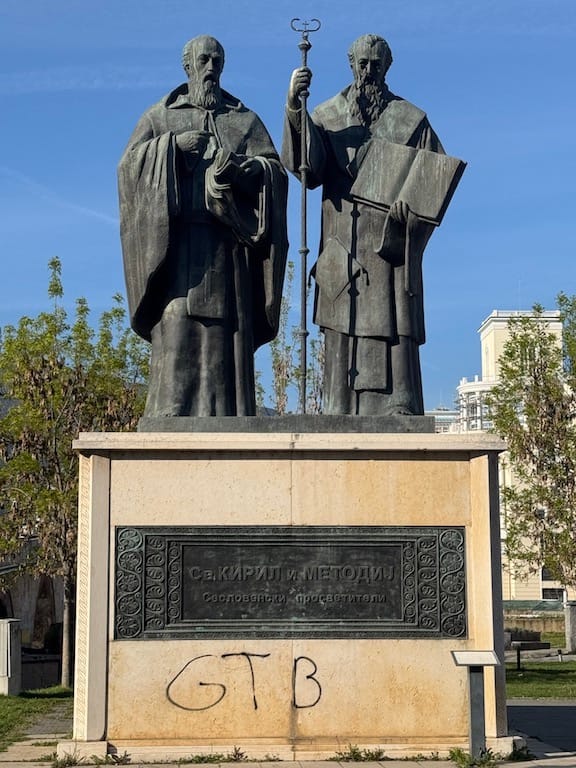 Üsküp - Kril i Metodi kardeşlerin (Kiril ve Metodius) heykeli