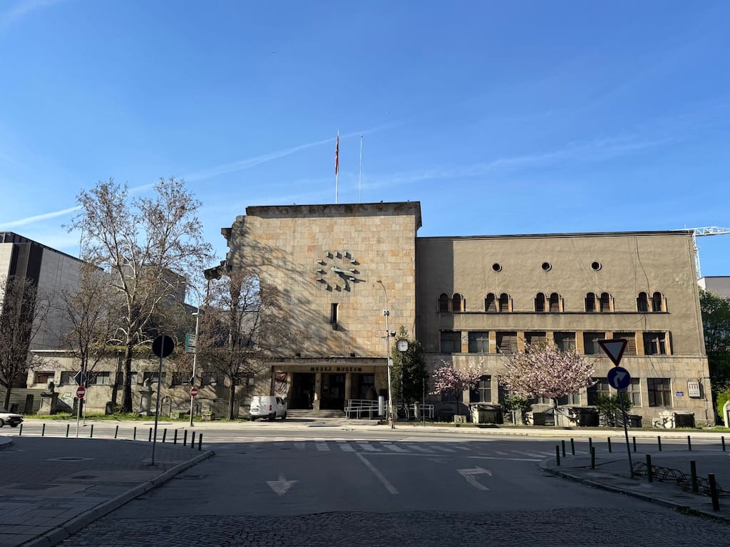 Eski tren istasyonu günümüzde Üsküp Şehir Müzesi'ne ev sahipliği yapıyor