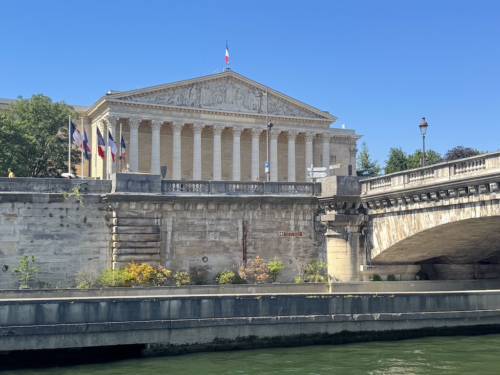Assemblée Nationale (Ulusal Meclis / Palais Bourbon) ve Pont de la Concorde (Concorde Köprüsü)