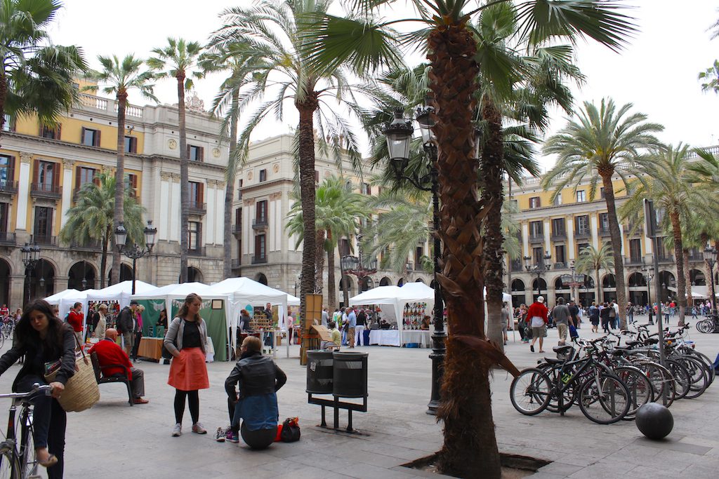 Barri Gotik bölgesindeki Plaça Reial