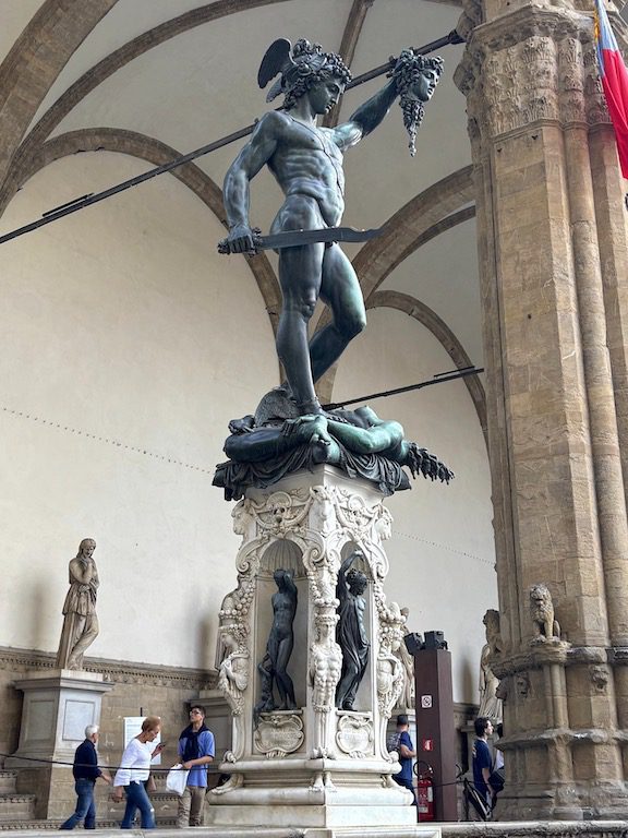Benvenuto Cellini'nin Medusa Başlı Perseus heykeli