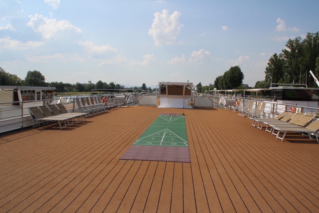 Yüzen otel rahatlığı