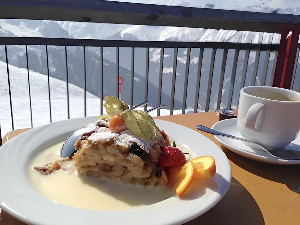 Alpler'in tartışmasız bir numaralı tatlısı sıcacık Apfelstrudel - Elmalı Strudel