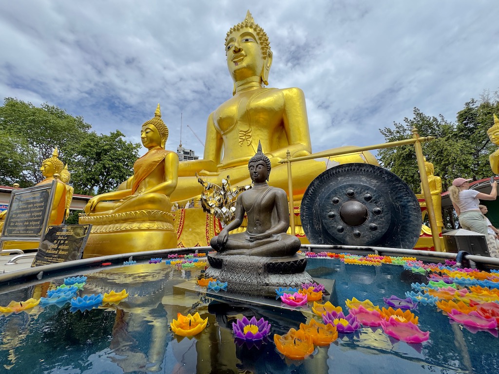 Wat Phra Yai (Büyük Buda Tapınağı)
