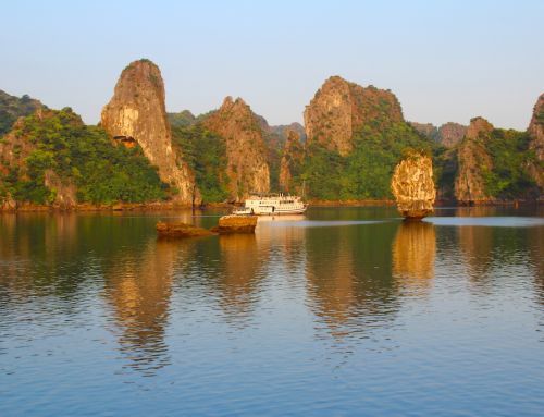 Halong Bay (Halong Körfezi) – Doğa Harikası