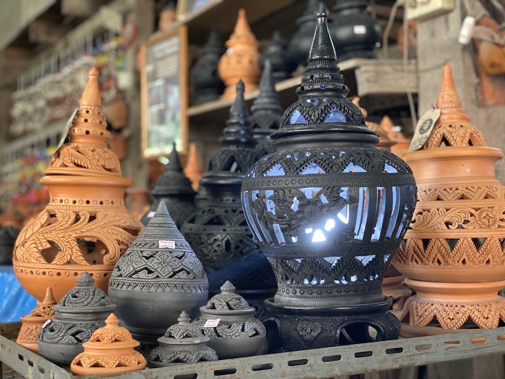 Koh Kret'te seramik işçiliği