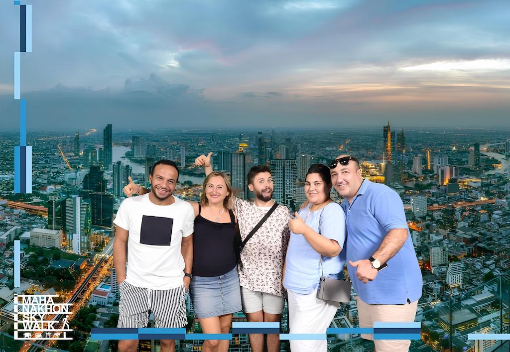 Tayland Turizm Otoritesi'nin düzenlediği basın gezisinde grubumuz Mahanakhon Skywalk'ta
