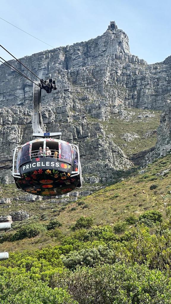 Cape Town - Table Mountain'a (Masa Dağı) teleferikle çıkılıyor