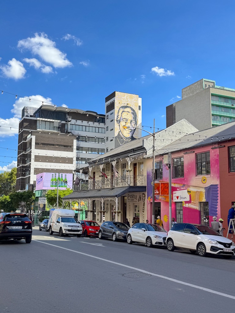 Braamfontein - En çok üniversite gençlerinin takıldığı bölge