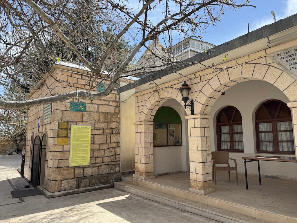 Hıdır Abdal Sultan Türbesi