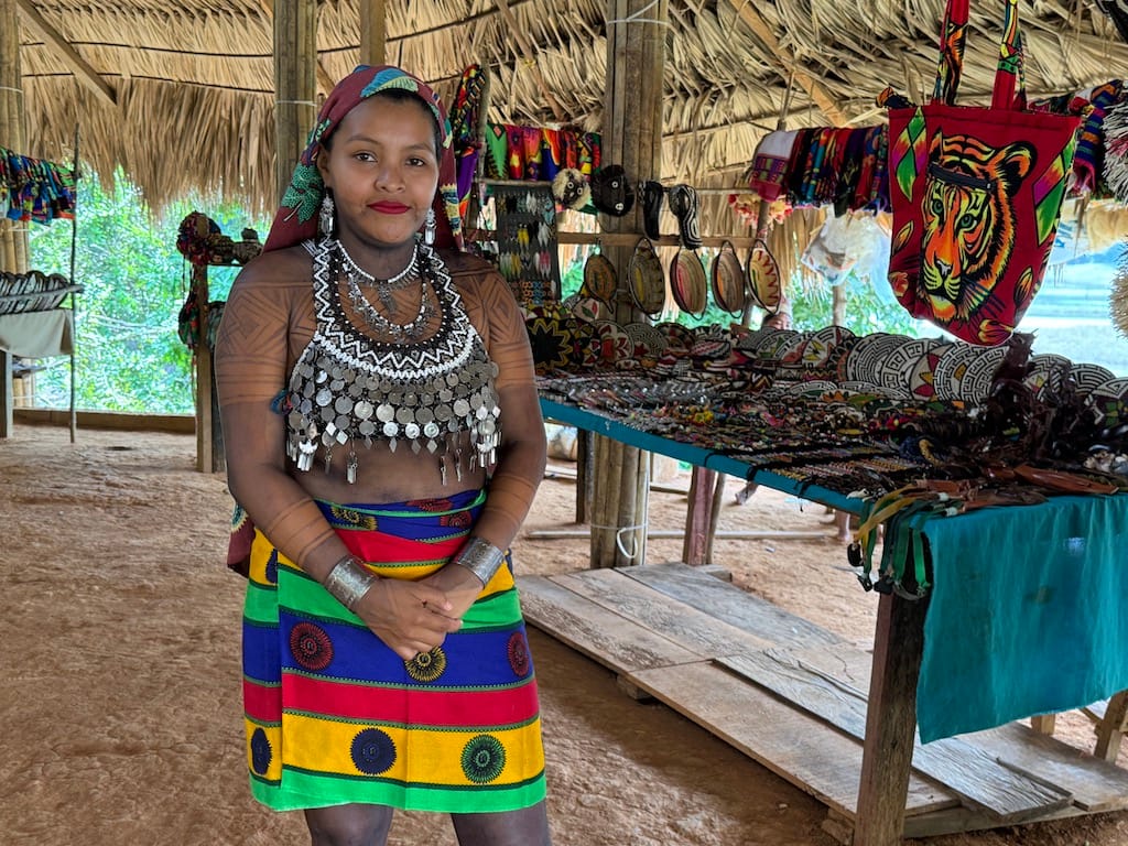 Köylerde kendi el yapımı ürünleri satıyorlar