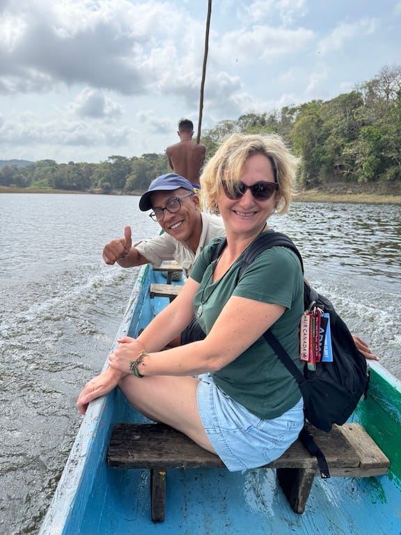 PTY Safety Shuttle & Tours yetkilisi Paulo Piper ile Emberá Tusipono Köyü'ne gittim