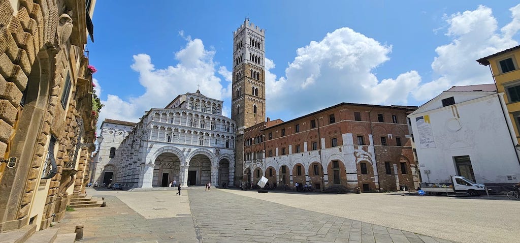 Lucca - Piazza Antelminelli