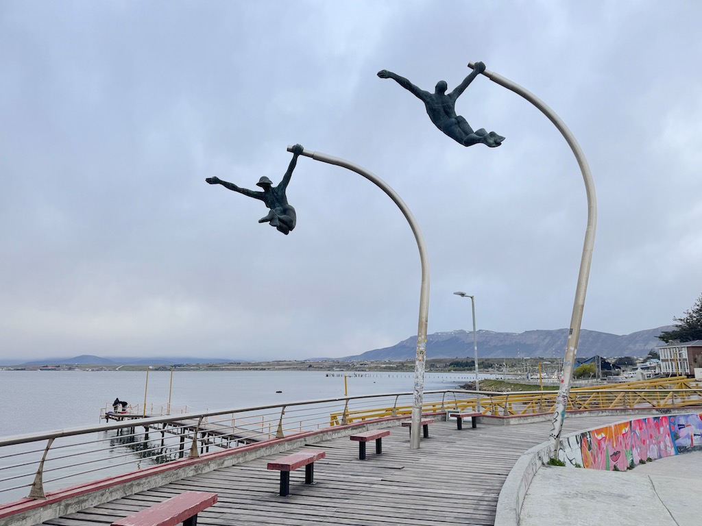 Puerto Natales - Amor al Viento (Love of the Wind - Rüzgârın Aşkı) Anıtı