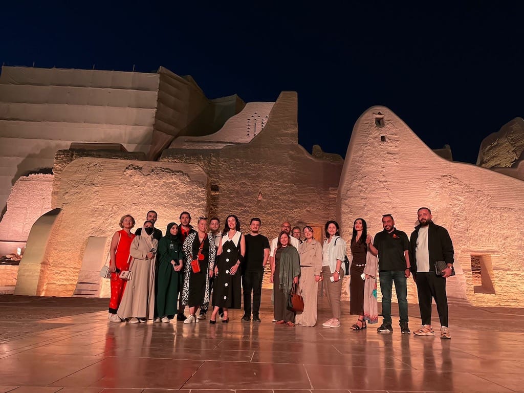 STA (Suudi Turizm Otoritesi) Türkiye Ofisi davetiyle, Suudi Arabistan Turizm Bakanlığı sponsorluğunda geldiğimiz Suudi Arabistan'da grubumuzla Riyad, Diriyah'tayız