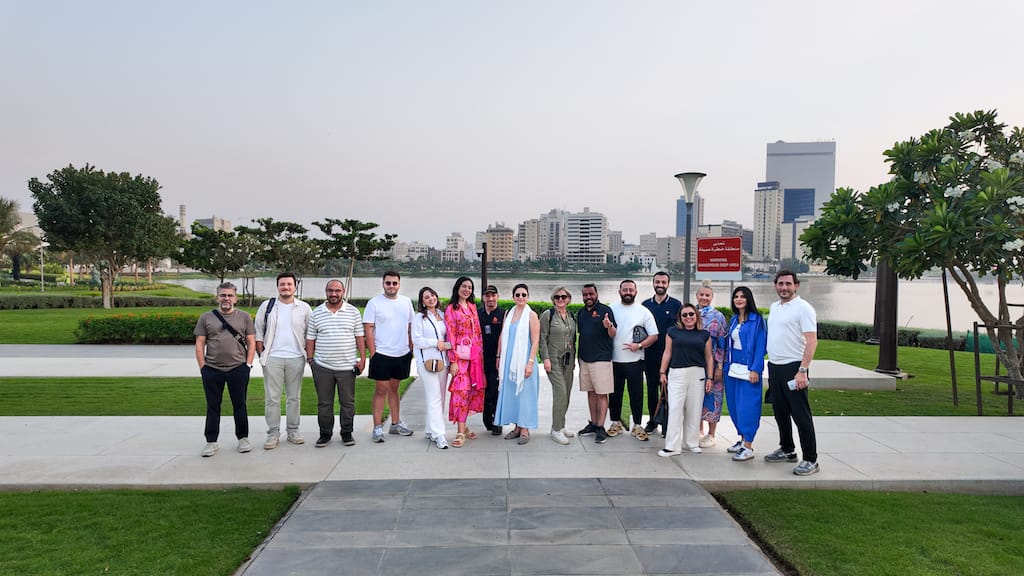 STA (Suudi Turizm Otoritesi) Türkiye Ofisi davetiyle, Suudi Arabistan Turizm Bakanlığı sponsorluğunda geldiğimiz Suudi Arabistan'da grubumuzla Kızıldeniz kenarındaki Cidde Limanı yakınlarındayız