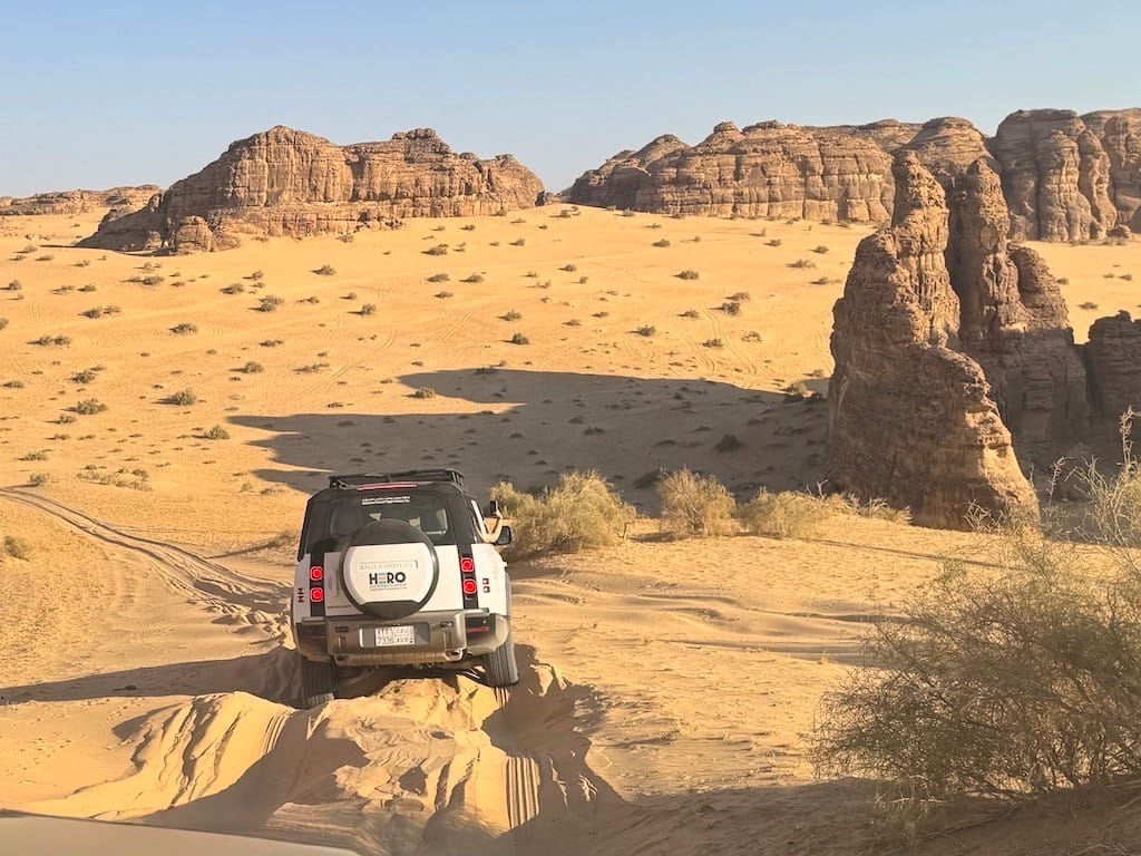 Sharaan Nature Reserve'de 4x4 araçlarla çöl safarisi