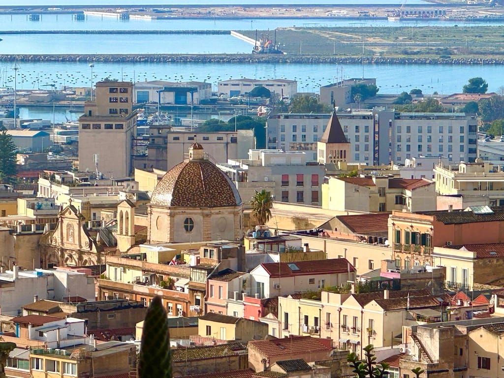 Terrazza Bastione di Saint Remy'den Cagliari manzarası
