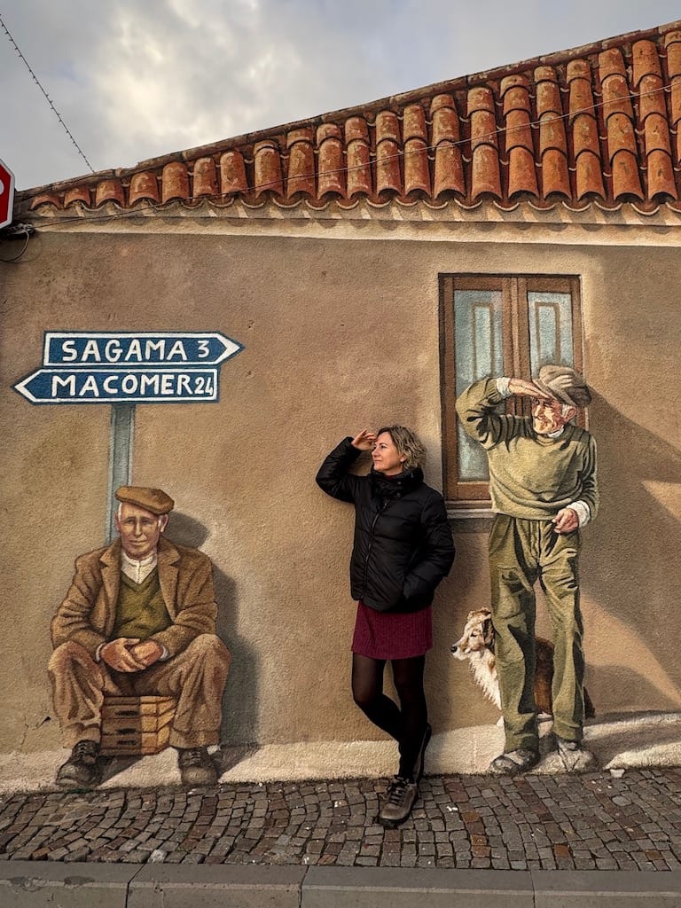 Tinnura - Her köşesi mural kaplı bir köy