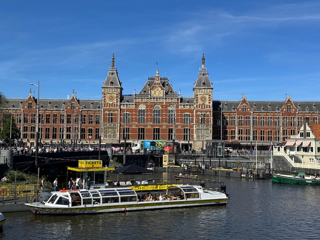 Amsterdam Centraal (Amsterdam Merkez İstasyonu)