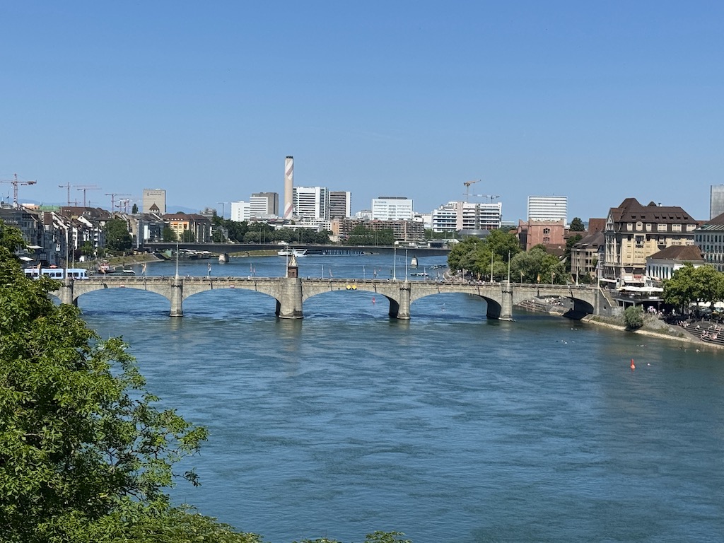 Basel - Ren Nehri ve Mittlerebrücke Köprüsü