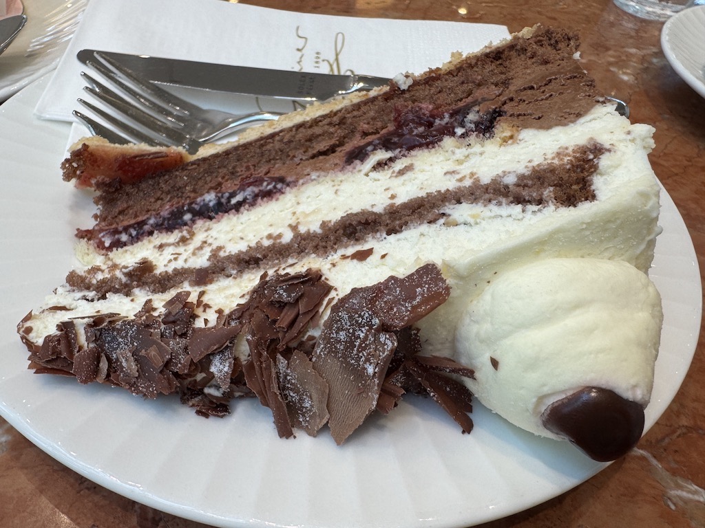 Gmeiner‘de Karaorman pastası (Schwarzwälder Kirschtorte)