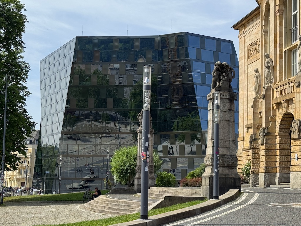 Freiburg Üniversitesi Kütüphanesi (Universitätsbibliothek Freiburg)