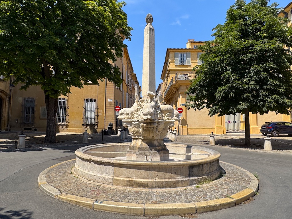 Mazarin Mahallesi (Quartier Mazarin) - Dört Yunus Çeşmesi (Fontaine des Quatre-Dauphins)