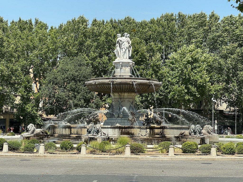 La Rotonde Çeşmesi (Fontaine de la Rotonde)