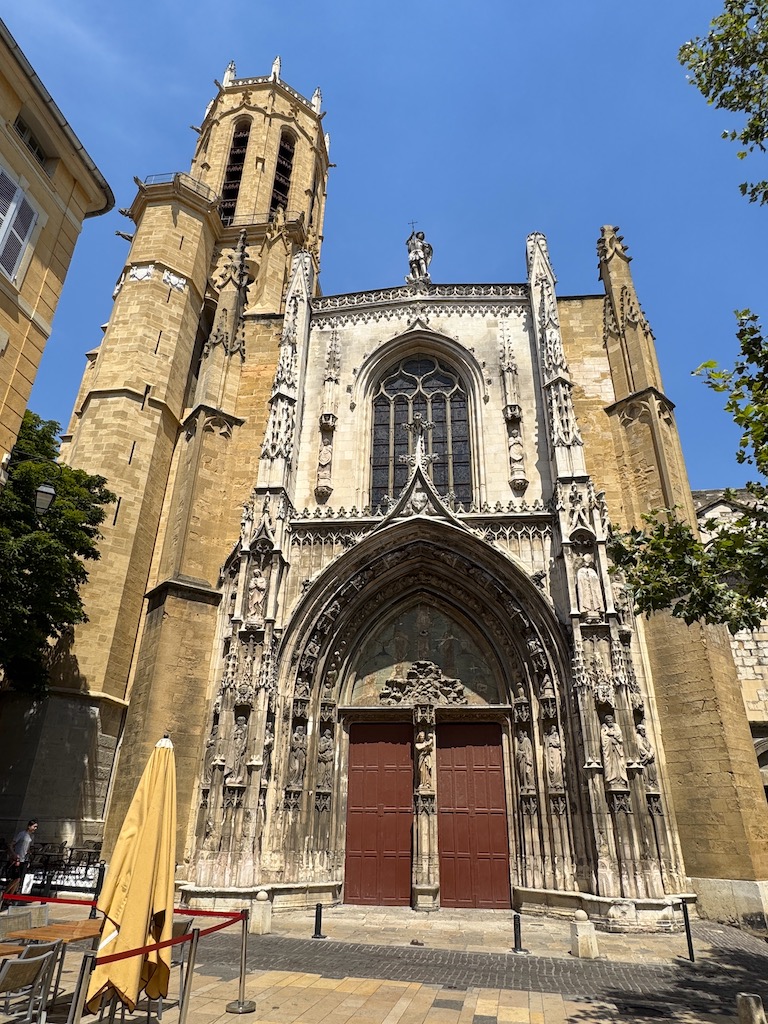 Saint-Sauveur Katedrali (Cathédrale Saint-Sauveur)