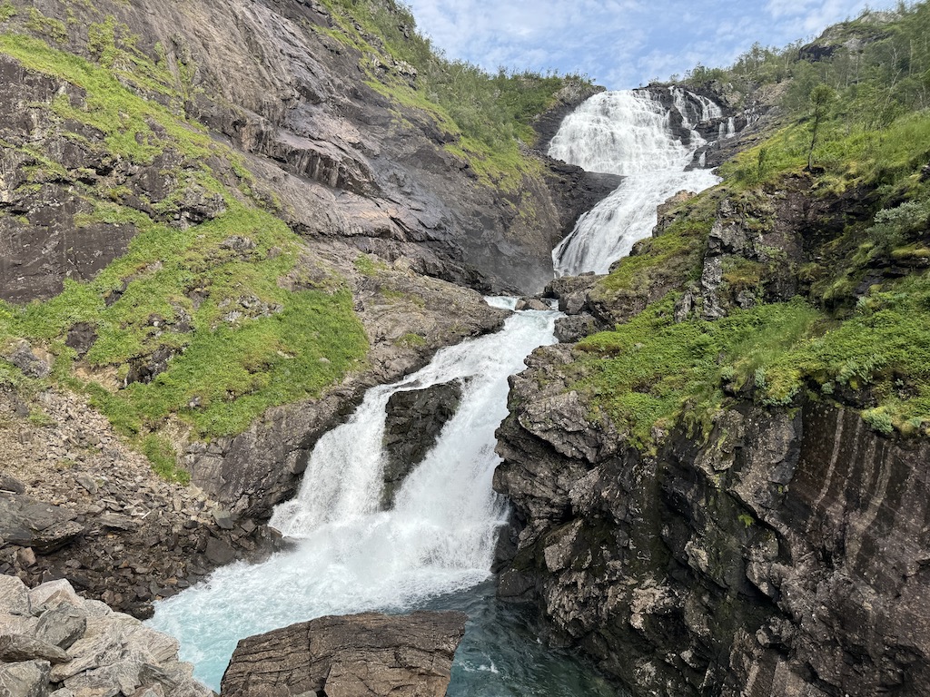 Kjosfossen Şelalesi