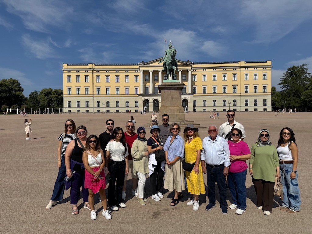 oslo - Grubumuzla Kraliyet Sarayı'ndayız