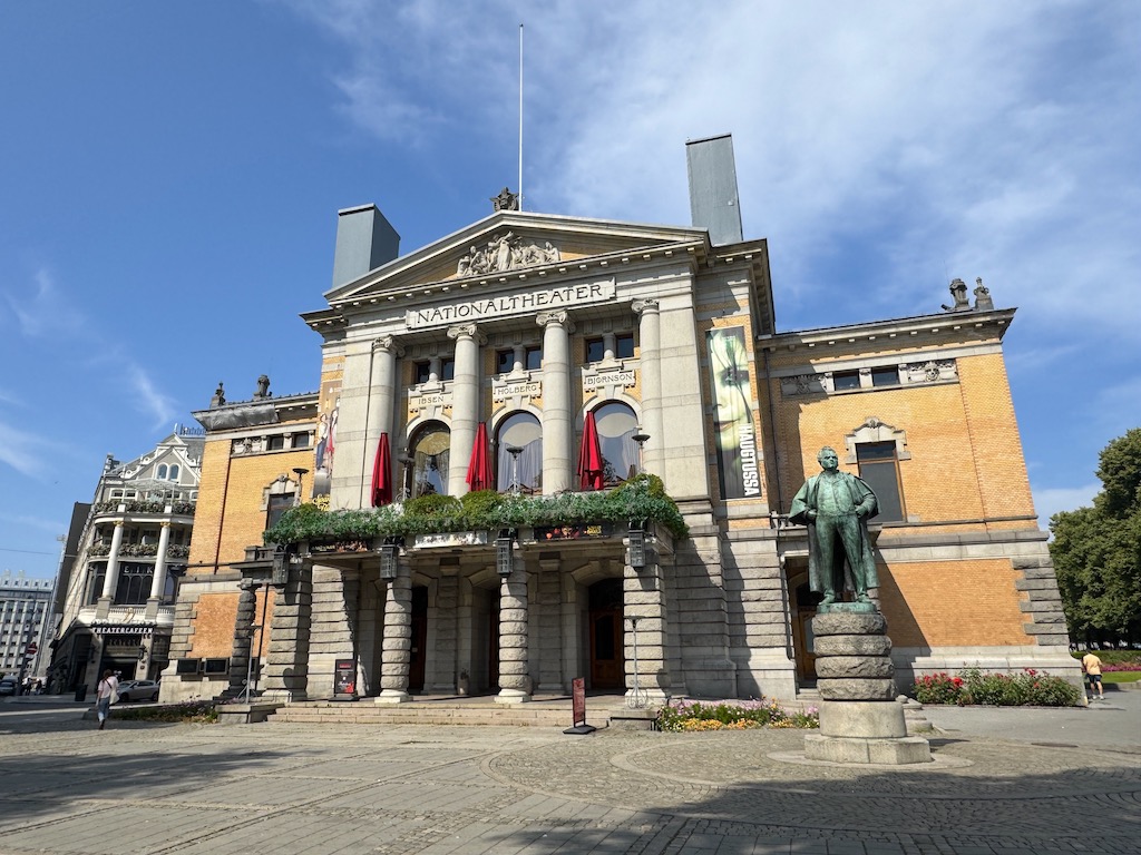 Oslo Ulusal Tiyatro Binası (Nationaltheatret)
