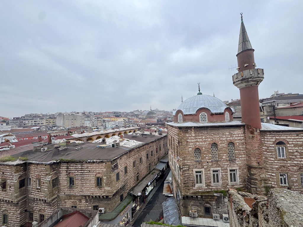 Büyük Valide Han'ın çatısından manzara