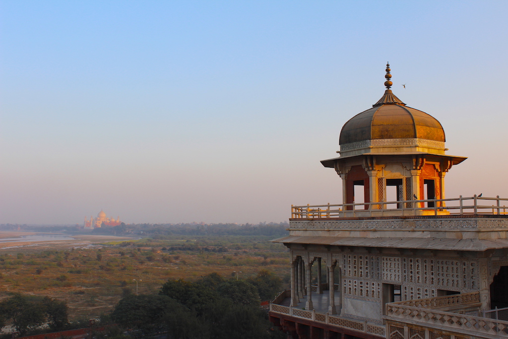 Agra Fort'tan Tac Mahal görülüyor