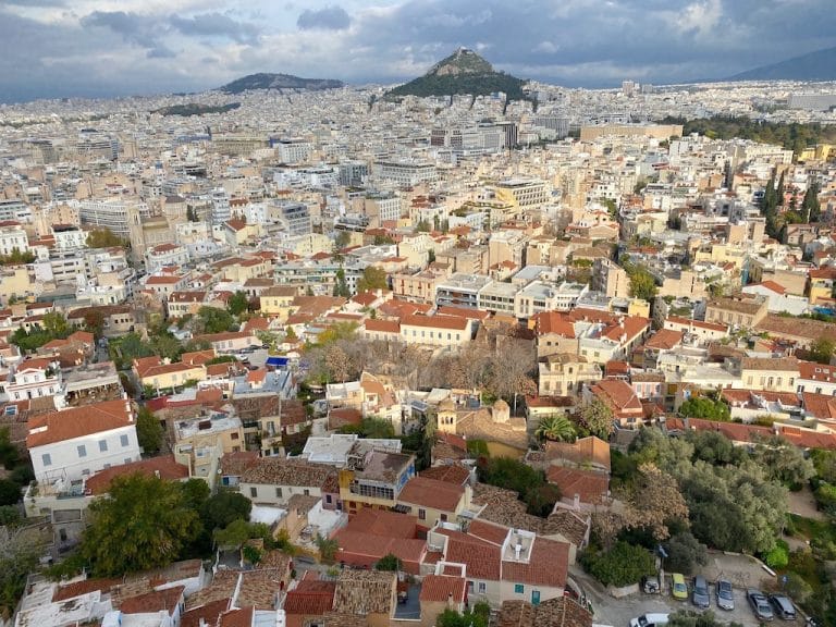 Akropolis'ten Atina ve Lycabettus Tepesi manzarası