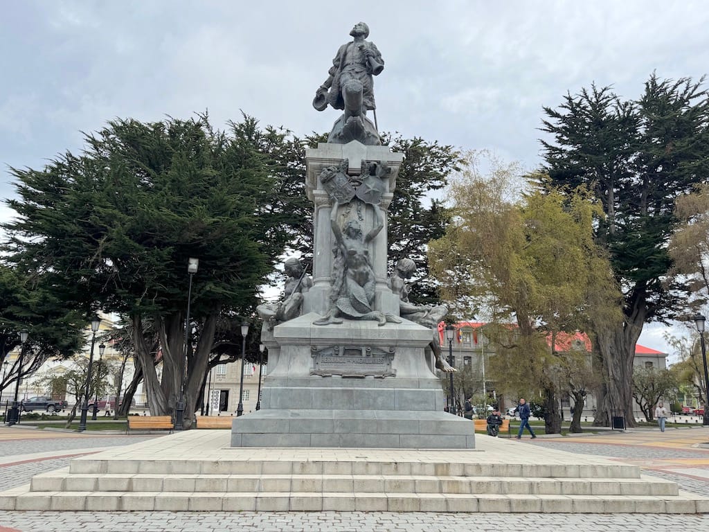Plaza Muñoz Gamero - Magellan Anıtı